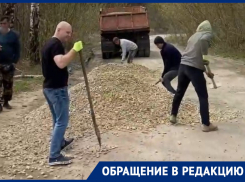 Разочарование и стыд: воронежцы сами принялись засыпать ямы на дороге, невидимые для чиновников