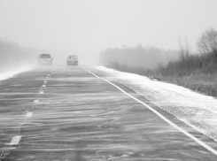 В Воронежской области в связи со снегопадом заносы на дороге