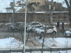 Массовое ДТП перекрыло дорогу в центре Воронежа 