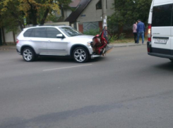 Голодный BMW X5 «насадил» на капот часть Daewoo Matiz в Воронеже 