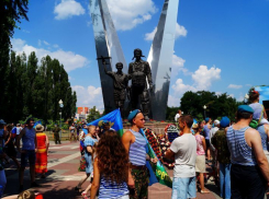 В День ВДВ на улице Лизюкова в Воронеже запрещена парковка автомобилей