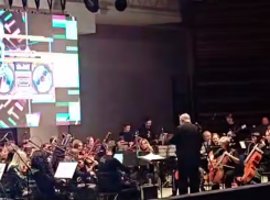 Необычная версия трека Шуры в исполнении сотни воронежцев попала на видео 