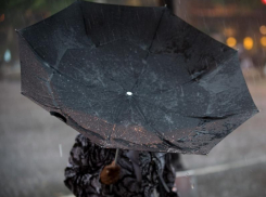 Мощный град и штормовой ветер разбушуются в Воронеже  