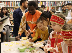 Африканцам показали настоящую русскую Масленицу в Воронеже