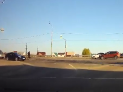 Пешеход невольно спровоцировал досадную аварию на воронежской окружной 