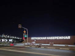 Две 20-метровые надписи засветились возле Чернавского моста в Воронеже