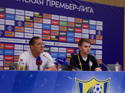 «Мы не можем позволить себе так играть»: главный тренер «Факела» прокомментировал разгром от «Ростова»