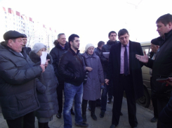 После встречи воронежцев с депутатом ГД Пахолковым Домостроительный комбинат пообещал провести в доме горячую воду