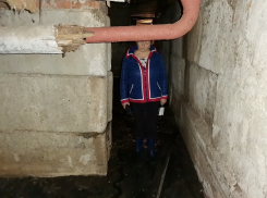 Фекальные водопады и зловонное озеро: как подвал воронежского дома утопает в нечистотах 