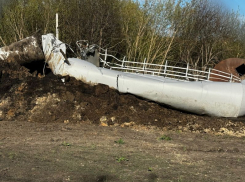 Новая водонапорная башня рухнула в поселке под Воронежем: опубликовано фото 