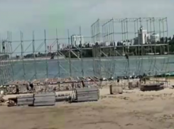 Подготовку сцены для звездных гостей выпускного показали в Воронеже