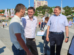 Мэр Сергей Петрин открыл полумарафон на Петровской набережной