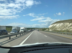 Платный объезд легендарной пробки на М-4 украсят умными табло