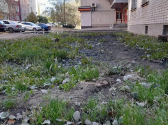 Фекальная река подмывает фундамент дома в Воронеже 
