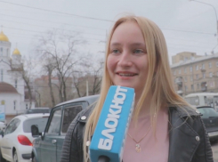 Воронежцы спели песни Аллы Пугачевой в день ее 70-летия