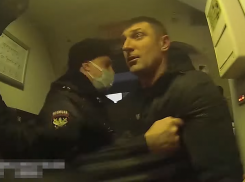 Судимый воронежец устроил дебош на борту самолёта в Ростове - разобрался ОМОН