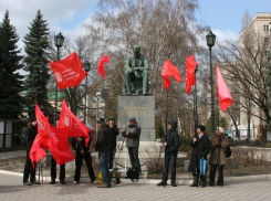 Воронежцы на митинге: Держись, Луганск! Воронеж с тобой! (ФОТО-ВИДЕО)