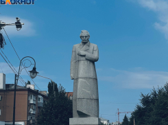 Как выглядит таящий секреты памятник-путешественник поэту Кольцову в Воронеже