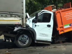 ДТП с грузовиками парализовало выезд из Воронежа