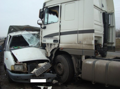 В Воронеже при столкновении «Газели» и тягача «ДАФ» пострадал один человек