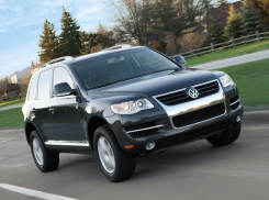 Воронежские чиновники покупают внедорожник почти за 3 млн. рублей