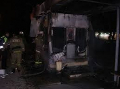 В Воронеже сгорели 3 торговых павильона на улице Богдана Хмельницкого