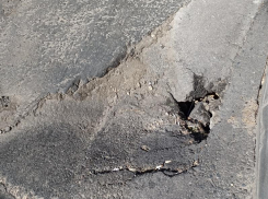 «Радость была недолгой», – очередным «провалом» закончился ремонт дороги в воронежском дворе