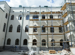 Дворянским убранством новой поликлиники в «Доме Вигеля» похвалился Александр Гусев 