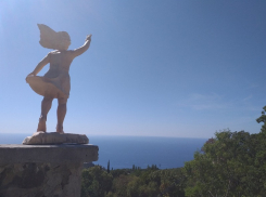 «Бегущую по волнам» создал гений садовой скульптуры из Воронежа 