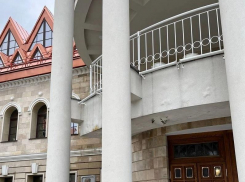 Ремонт театра кукол за 90 млн рублей начал отваливаться в Воронеже