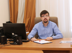 Пресс-секретарь Вадима Кстенина поругался с аудиторией Варламова из-за дерева