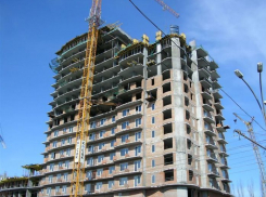 С 12-го этажа строящегося дома сорвался рабочий в Воронеже: мужчина скончался