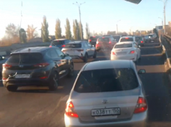 Воронежцы «массово бегут из города» через Северный мост в первое утро локдауна 