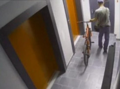 Беспредел в элитном ЖК попал на видео в Воронеже