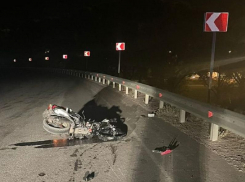 Опубликовано фото с места гибели мопедиста на воронежской трассе