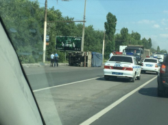 Из-за тройной аварии с дорогим авто на Вогрэсовском мосту в Воронеже образовалась жуткая пробка
