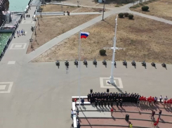 Воронежский губернатор поднял на мачту российский триколор и попал на видео