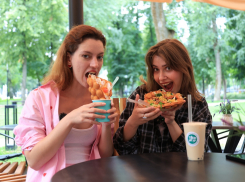 Навалили азиатского: апельсиновый лосось пробежал между ведущими Хавнадзора в Воронеже