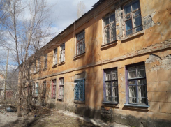 Жильцы целого дома в Коминтерновском районе три дня живут без воды и посреди экскрементов