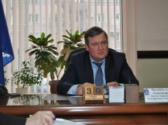 Замешанный в захвате воронежского катка депутат Чистяков срубил почти 8 млн