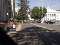 В Воронеже пикетируют здание правительства области