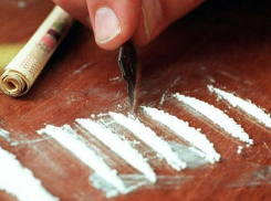 У пассажира иномарки нашли амфетамин, купленный у метро