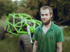 Воронежец вручную собирает уникальные монстры-внедорожники