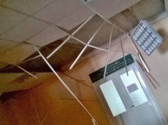 В новом лискинском роддоме обвалился потолок