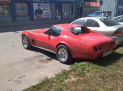 50-летний Chevrolet Corvette затмил автомобили в Воронеже 