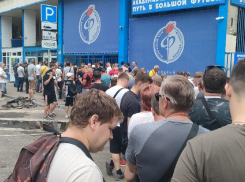 Воронежцы выстроились в огромную очередь за абонементами на игры «Факела»