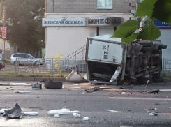 В Воронеже на Московском проспекте разлетелись «в щепки» Газель и Шевроле Комаро