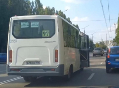 Опасное охлаждение начали устраивать воронежцам водители набитых маршруток