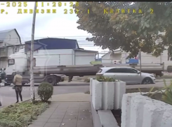 Женщина попала под колеса фуры в Воронеже – опубликовано видео