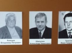 Фото Александра Шипулина размещено на Доске Почета в администрации Левобережного района
